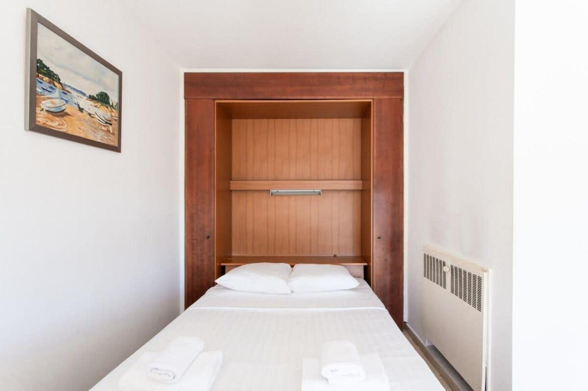 Les Cypres Furnished Studio